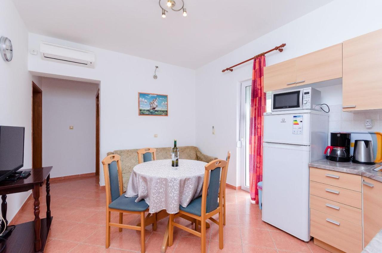 Apartments And Room Ljubica Lopar Exterior foto