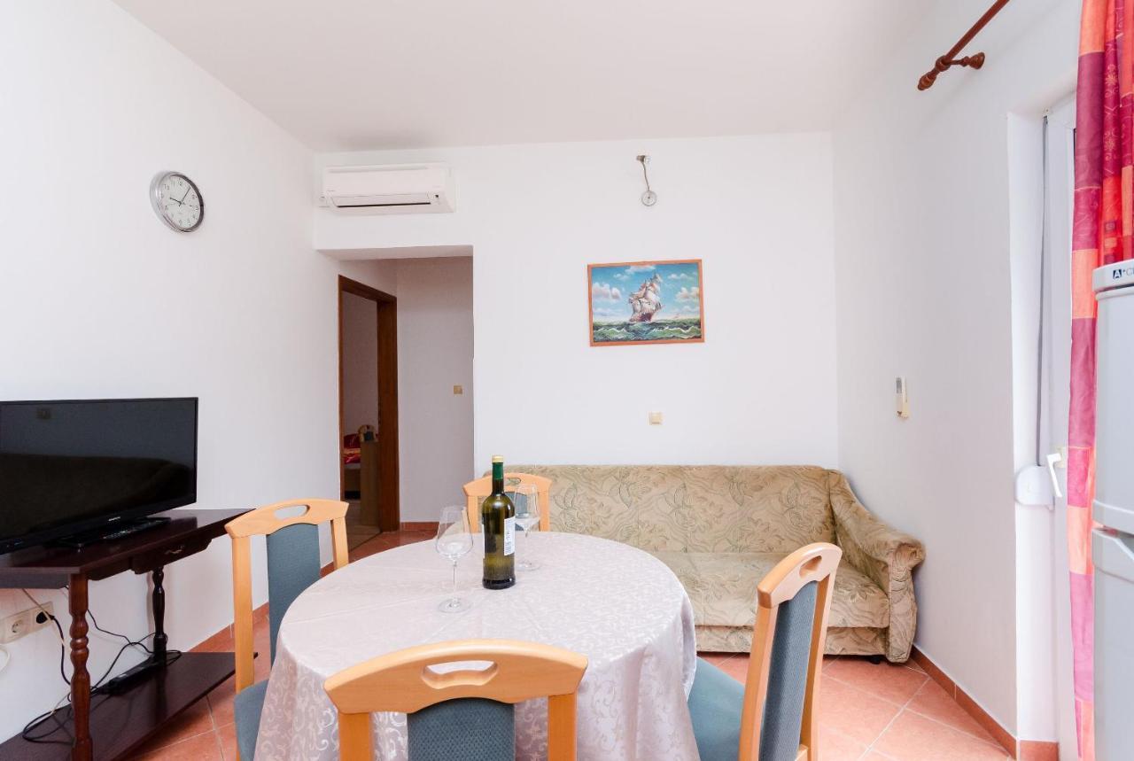 Apartments And Room Ljubica Lopar Exterior foto